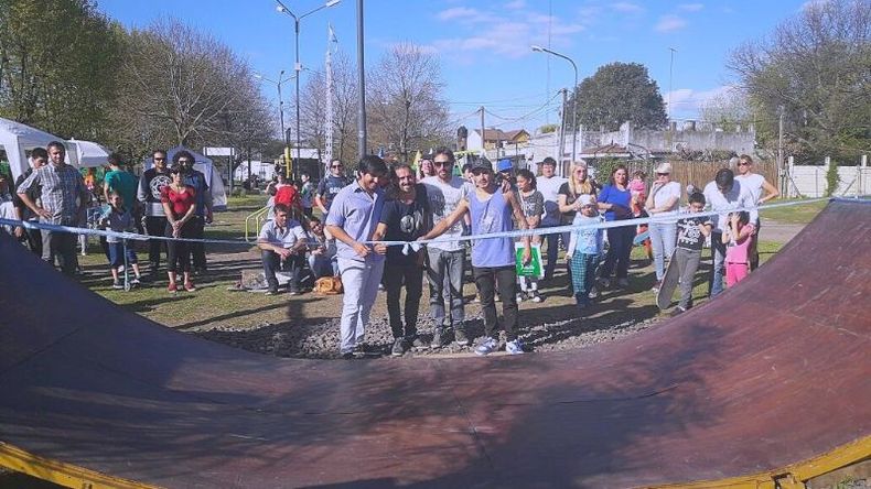 El tradicional corte de cinta..