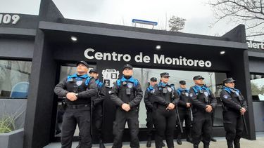 SEGURIDAD. La nueva Guardia Urbana en el Centro de Monitoreo de Villa Rosa.