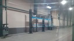 Último tren de Retiro a Villa Rosa, 22.10. Los otros a Boulogne nomás llegan. Alanh Mhaciel.