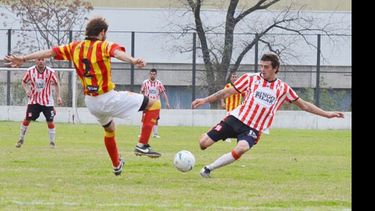 ¿VUELVE? Germán Amieva jugaría como volante central en Venado Tuerto..