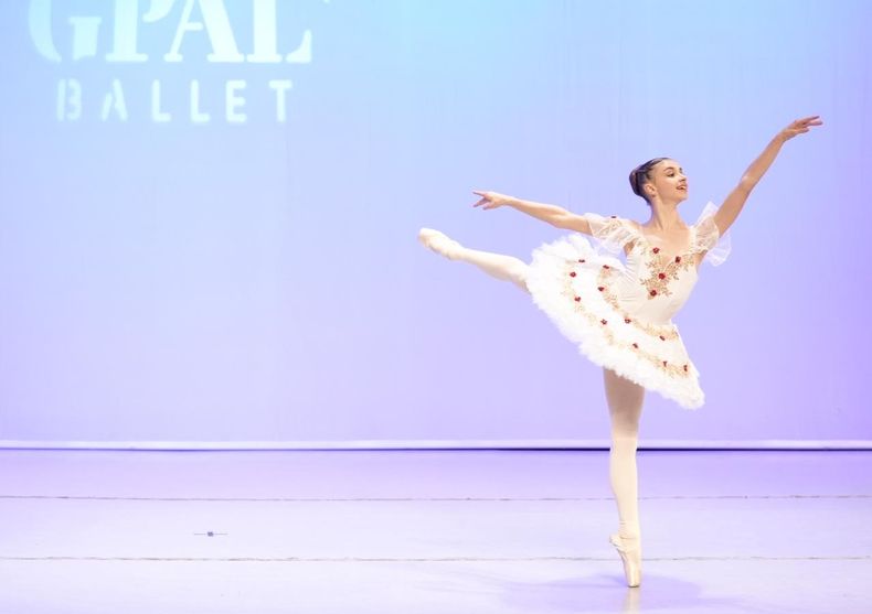 Abril Marinelli, alumna de VGL Estudio y medalla de plata en GPAL. En ballet bailó Paquita.