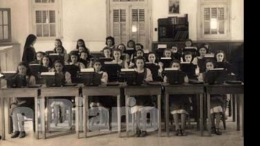 Antigua foto de alumnas del Santa Ana..