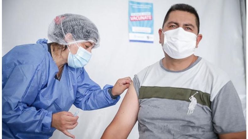 FALTA MENOS. En Pilar ya se vacunaron más de 1.200 trabajadores de la salud..