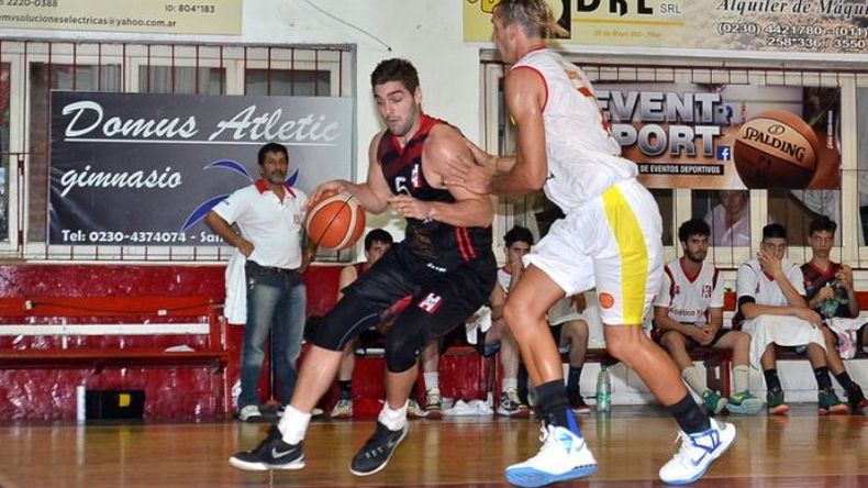 FIGURA. Gareis jugó su mejor partido en el Rancho (17 puntos y 12 rebotes) pero no fue suficiente..