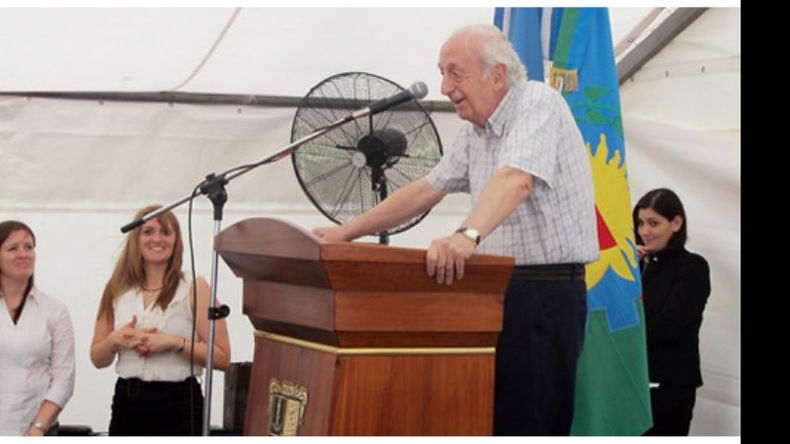 Petrocchi homenajeado en los 50 años del Sanguinetti..