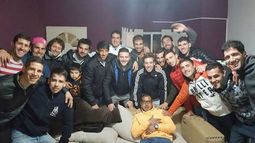 La banda presente. Para festejar el doble ascenso logrado con Fénix hace un par de temporadas, los jugadores que integraron esos planteles se reunieron para festejarlo y recordar las anécdotas. “Con esta banda que tantas alegrías me dio. Este grupo siempre estuvo unido y logró muchas cosas importantes e inolvidables... la banda del Feee que va a quedar en la historia...”, expresó Joaquín Marcos, en su Facebook..