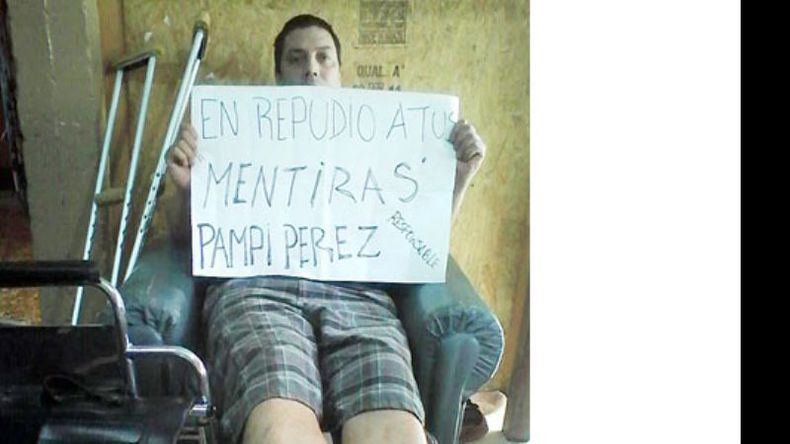 Sain debe desplazarse en silla de ruedas..