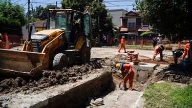 EN OBRA. Los nuevos desagües del centro avanzan a un lado y otro dela ruta 8.