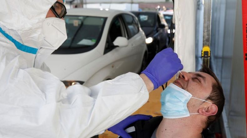 POSITIVOS. Desde el inicio de la pandemia se contagiaron 2.118.676 argentinos..