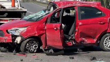 IMPORTANTES DAÑOS. Así quedó el Ford Fiesta en el que se desplazaba Camila Lattanzio.&nbsp;
