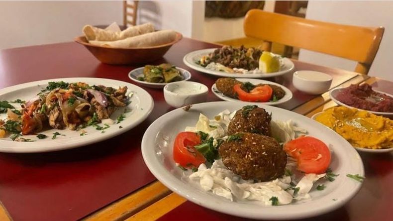 VIAJE A MEDIO ORIENTE. La propuesta de Mezze a través de sus platos. .