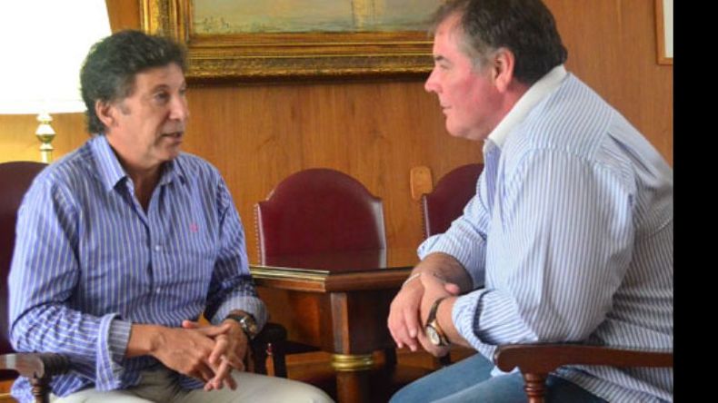 SOCIOS. Trindade, ayer, con el ex radical Posse..
