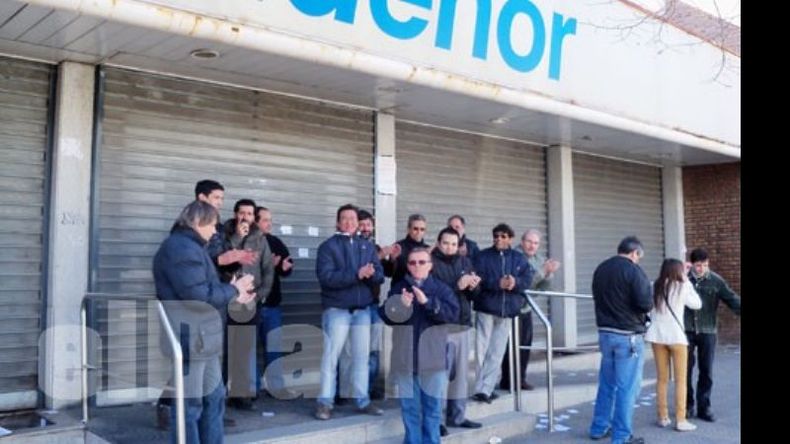 Trabajadores de Edenor, ayer a la mañana durante la protesta en el centro..