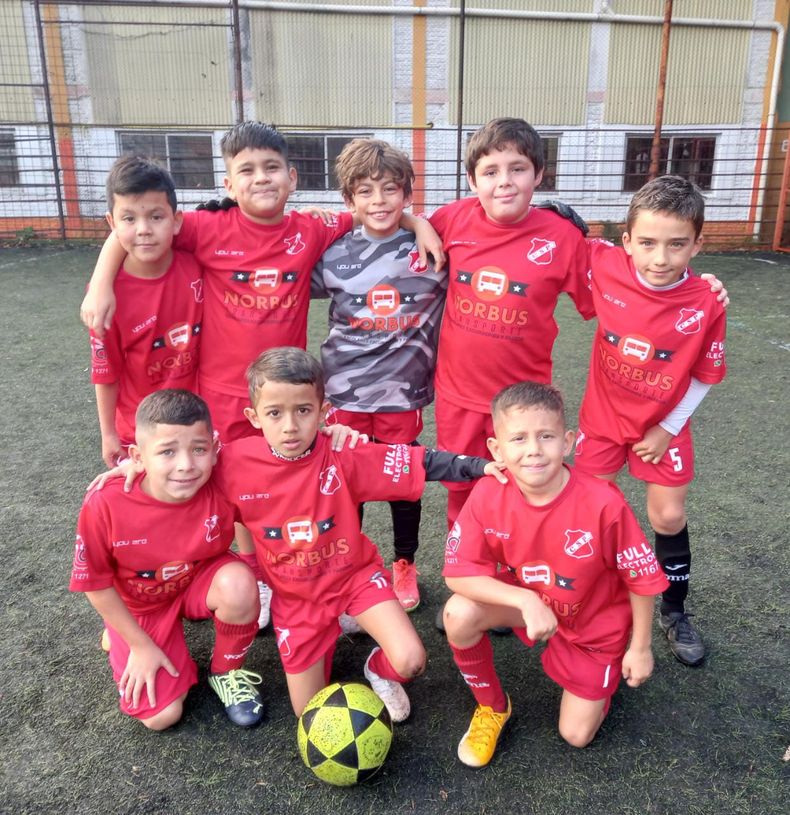 VICTORIA. La 2014 de Sportivo se impuso por 1-0 ante 77 Football Club.