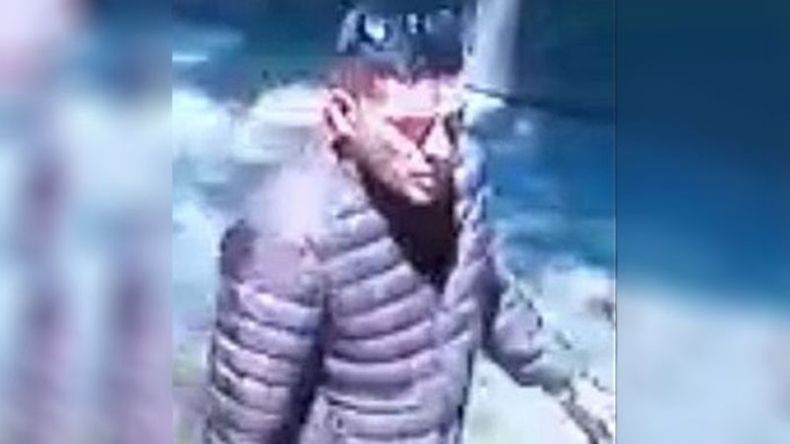 CÁMARA. La imagen muestra con bastante claridad a uno de los delincuentes cuando intentó robar en otra vivienda..