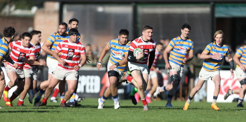 Alumni volvió a contar con Santiago Pernas y anotó un try ante Hindú.