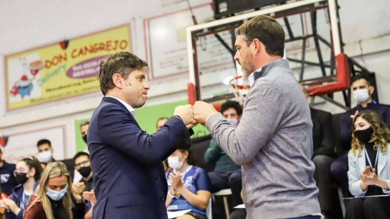 HIPERACTIVO. Laurent, con Kicillof, el lunes. El candidato redobló su presencia en los barrios..
