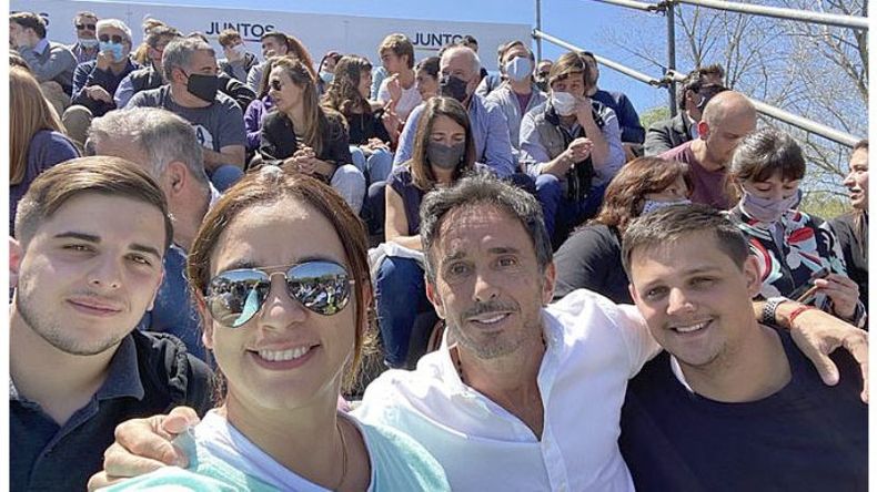 JUNTOS. Zakhem compartió su foto con Neuspiller en el acto de Tigre..