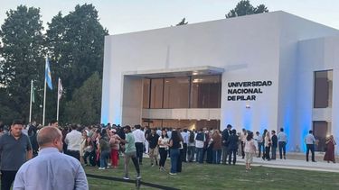 El intendente Federico Achával inauguró ayer el edificio de la Universidad Nacional de Pilar.&nbsp;