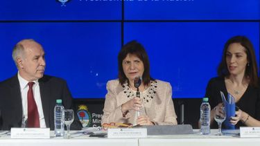 ENCUENTRO. Bullrich encabezó la reunión con Lorenzetti y Vidal en el Howard Johnson..