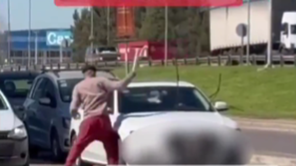 El accionar del limpiavidrios fue registrado por testigos que circulaban por la zona.&nbsp;