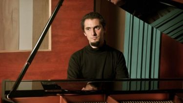 MAESTROS. Pablo Vucetich abrirá la temporada, en 1º de julio. .