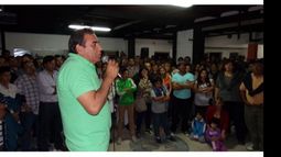 NUEVO ESCENARIO. Molina volvió a reunir a la militancia..
