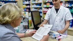Los remedios de venta libre pierden el descuento del 40% de obras sociales y prepagas en farmacias.