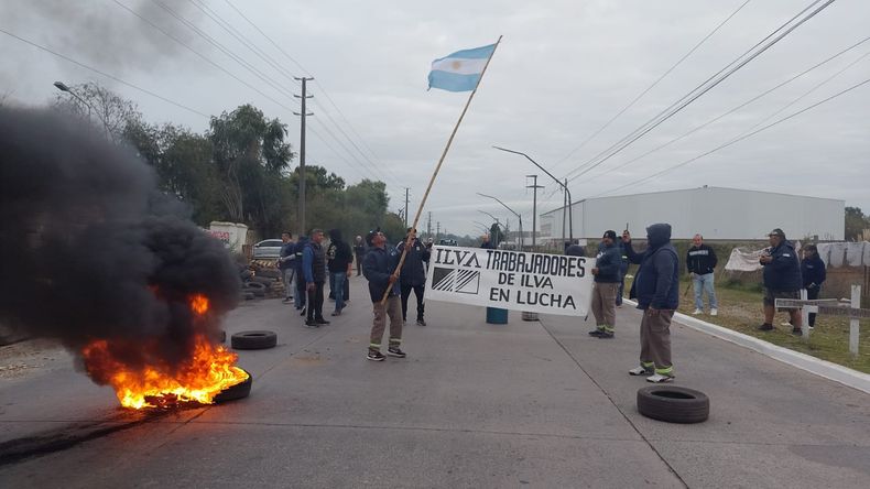 La protesta se lleva a cabo sobre la calle 9 del Parque Industrial y el corte de la calzada es total.&nbsp;