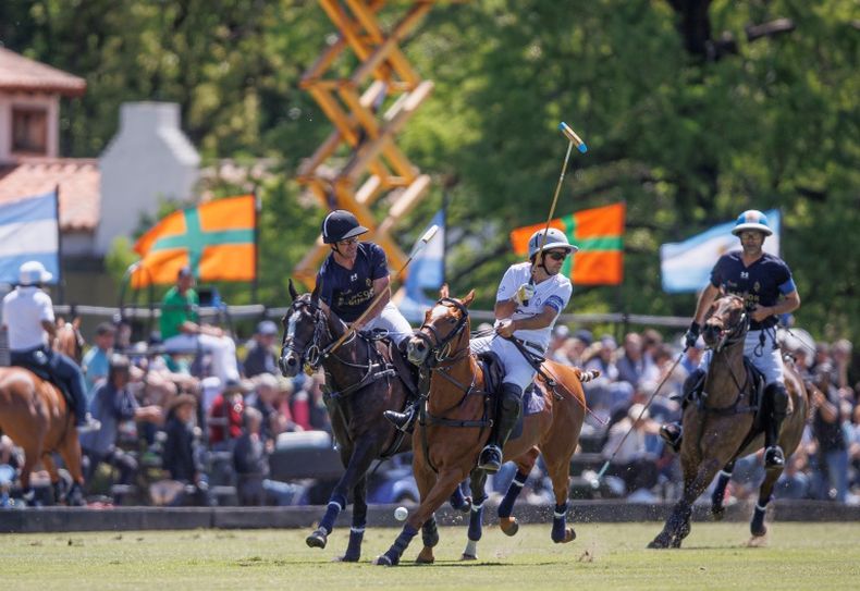La Dolfina sigue su marcha implacable en la Triple Corona 2023.