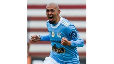 GRITALO. El Pájaro festeja su gol, el 3-1 parcial de Sporting Cristal..