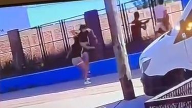 Los alumnos se encontraban en las aulas mientras se desarrollaban los disturbios en la puerta de la escuela. Los alumnos se encontraban en las aulas mientras se desarrollaban los disturbios en la puerta de la escuela.