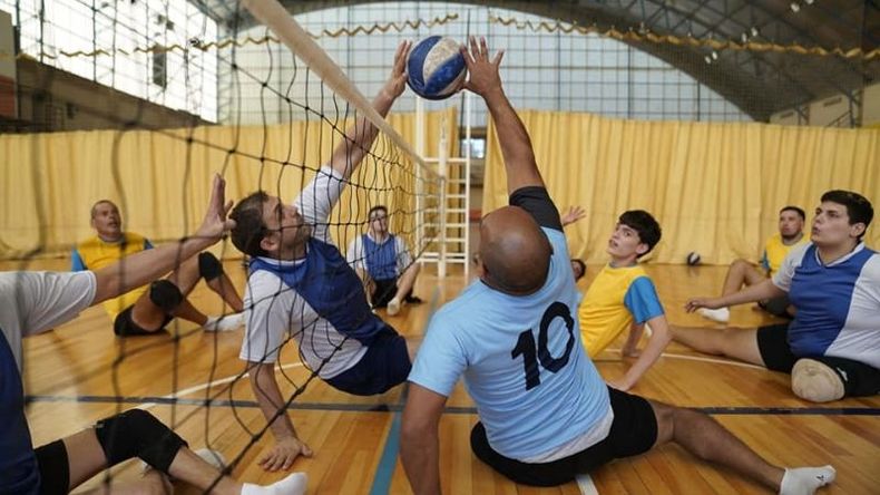 MODALIDAD. El paravóley se juega en gimnasio; en Atlético será en cancha de arena..