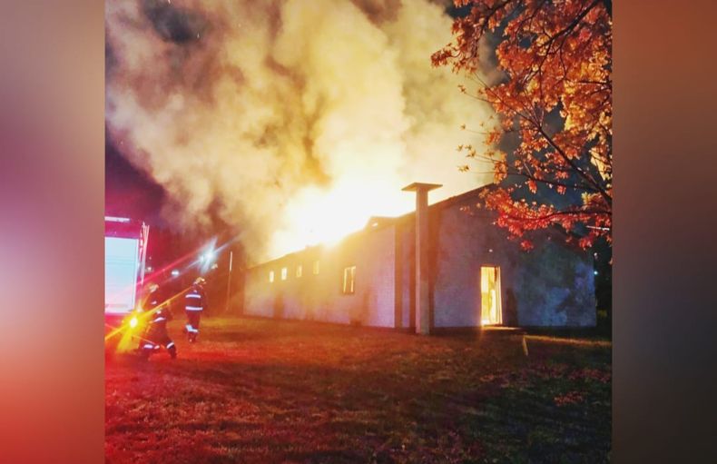 El fuego afectó a un depósito ubicado detrás del edificio principal.&nbsp;