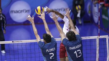 Flores y González, por el bronce