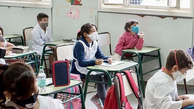 MÁS TIEMPO EN EL AULA. Para implementar la medida se invertirán $18 mil millones..