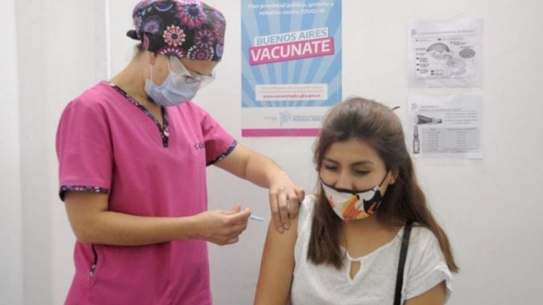 La Provincia recomienda aplicarse el refuerzo de la vacuna.