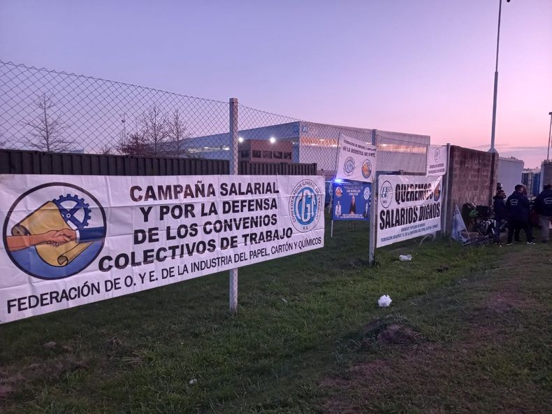 El Sindicato de Papeleros tomó una medida de fuerza en la papelera instalada en Villa Rosa.