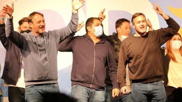 el oficialismo obtuvo un triunfo claro y llamo a militar mas de cara a noviembre