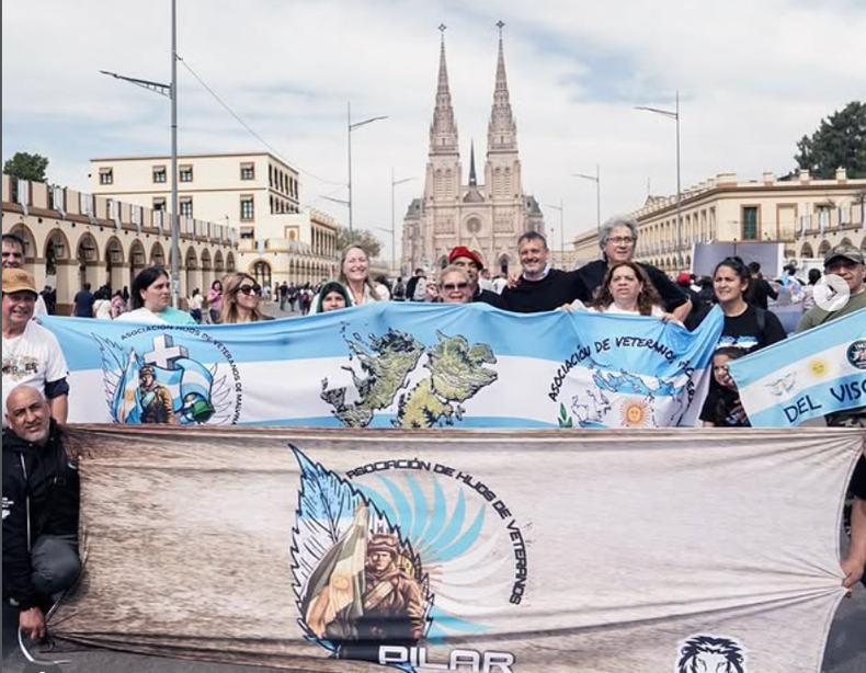 Excombatientes de todo el país organizaron ayer la 1ra. Peregrinación Nacional de Veteranos de Guerra de Malvinas a la Basílica de Luján.