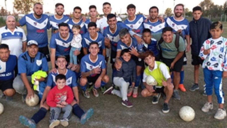 EQUIPO. Flecha Azul logró su tercer triunfo en la División B..
