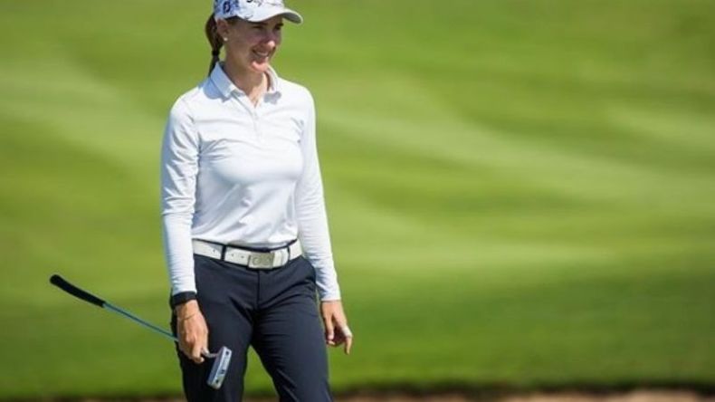 “Es un honor haber competido en el primer evento de golf femenino en Arabia Saudita”, describió Simmermacher..
