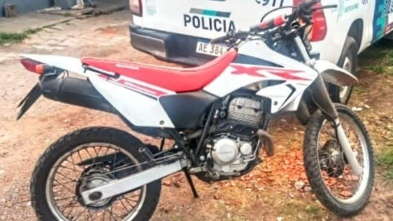 La moto en la que se desplazaba el delincuente se encontraba adulterada. Foto @pilaradiario.