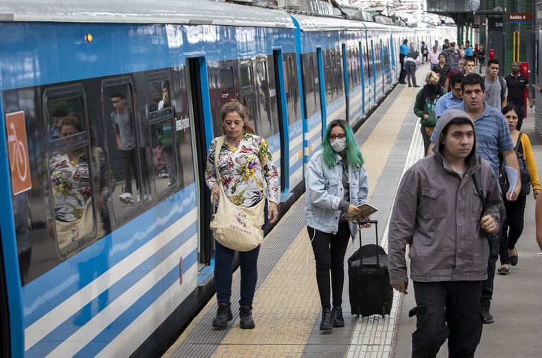 Los trenes circularán más lento este jueves.