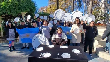 PLATOS VACÍOS. Libres del Sur alerta por la emergencia alimentaria y los vecinos propusieron volver al trueque.