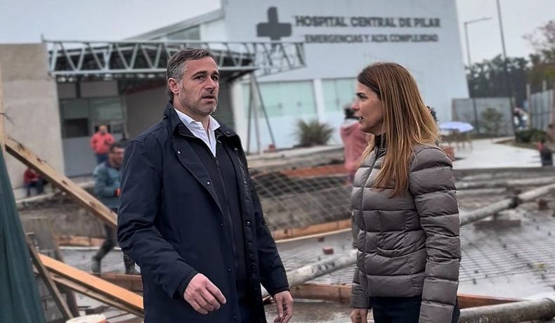 Federico Achával y Soledad Peralta recorrieron las obras de ampliación del Hospital Central de Pilar.&nbsp;