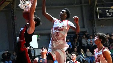 Darko Belaich le puso el broche a la victoria de Derqui con una volcada espectacular. Darko Belaich le puso el broche a la victoria de Derqui con una volcada espectacular.