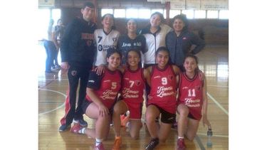 CAMPEONAS. Las Menores y Cadetes del Básquet 3x3 de Derqui, que se van a La Feliz..