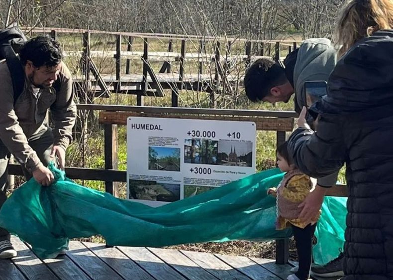 CARTEL. En la Reserva Natural de Pilar se inauguró un letrero sobre el humedal.