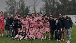 EQUIPO. La Tercera División de Real Pilar festejó en el Barraza.